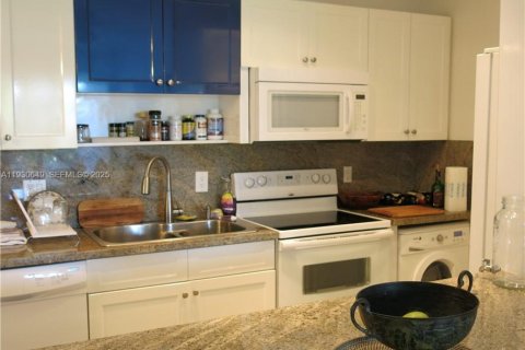 Снять в аренду кондоминиум в Ки-Бискейн, Флорида 1 спальня, 83.15м2, № 1989434 - фото 3