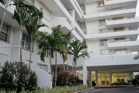 Снять в аренду кондоминиум в Ки-Бискейн, Флорида 1 спальня, 83.15м2, № 1989434 - фото 24