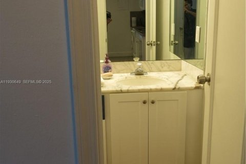 Снять в аренду кондоминиум в Ки-Бискейн, Флорида 1 спальня, 83.15м2, № 1989434 - фото 10