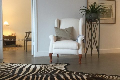 Снять в аренду кондоминиум в Ки-Бискейн, Флорида 1 спальня, 83.15м2, № 1989434 - фото 15