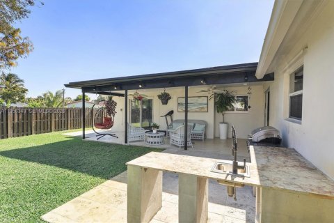 Купить виллу или дом в Корал-Спрингс, Флорида 3 спальни, 147.71м2, № 2021963 - фото 23