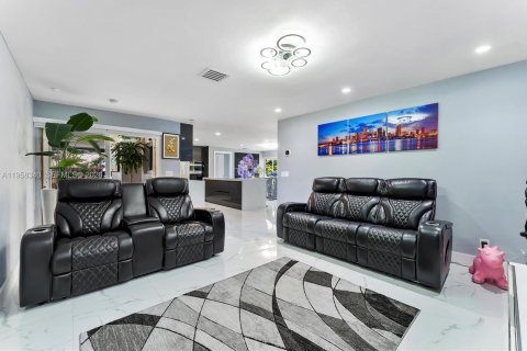 Купить виллу или дом в Корал-Спрингс, Флорида 3 спальни, 147.71м2, № 2021963 - фото 3