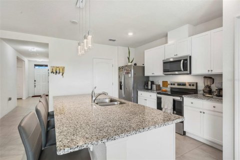 House in Davenport, Florida 3 bedrooms, 160.26 sq.m. № 2132017 - photo 9
