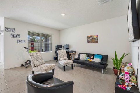 House in Davenport, Florida 3 bedrooms, 160.26 sq.m. № 2132017 - photo 14