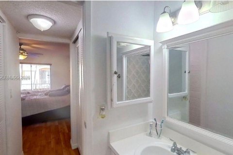 Condo in Hialeah, Florida, 1 bedroom  № 2079501 - photo 4