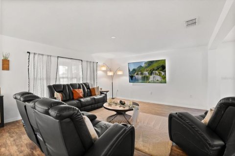 House in Groveland, Florida 3 bedrooms, 182.55 sq.m. № 1909322 - photo 8