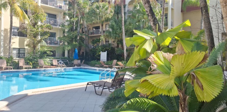 Condominio en Miami, Florida, 1 dormitorio  № 2026969