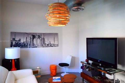 Condo in Miami, Florida, 2 bedrooms  № 2042113 - photo 25