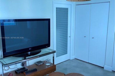 Condo in Miami, Florida, 2 bedrooms  № 2042113 - photo 28