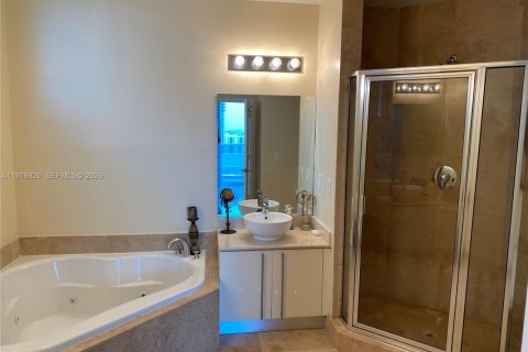 Condo in Miami, Florida, 2 bedrooms  № 2042113 - photo 23