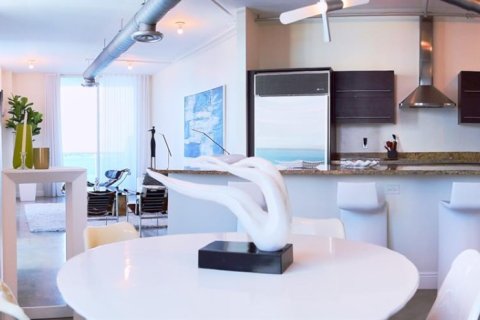 Condo in Miami, Florida, 2 bedrooms  № 2042113 - photo 4