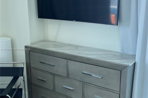 Condo in Miami, Florida, 2 bedrooms  № 2042113 - photo 22