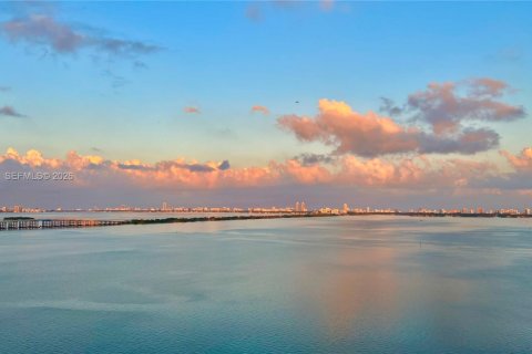 Condo in Miami, Florida, 2 bedrooms  № 2042113 - photo 11