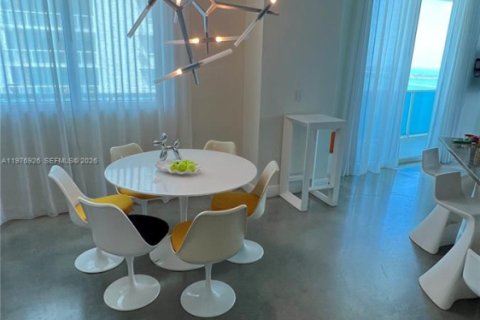 Condo in Miami, Florida, 2 bedrooms  № 2042113 - photo 17