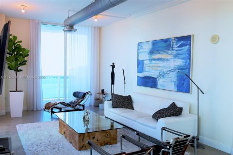 Condo in Miami, Florida, 2 bedrooms  № 2042113 - photo 3