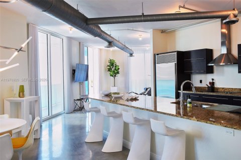 Condo in Miami, Florida, 2 bedrooms  № 2042113 - photo 15