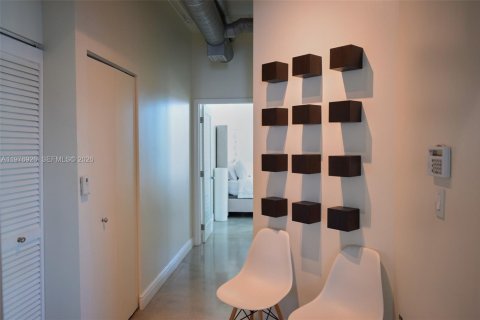 Condo in Miami, Florida, 2 bedrooms  № 2042113 - photo 29