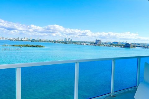 Condo in Miami, Florida, 2 bedrooms  № 2042113