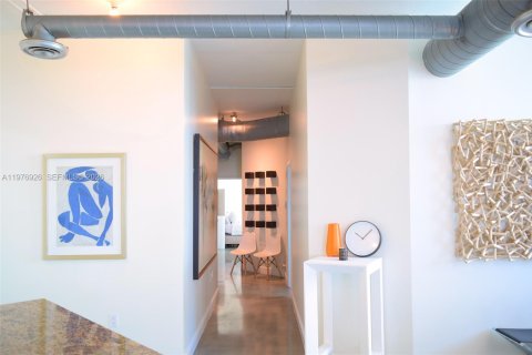 Condo in Miami, Florida, 2 bedrooms  № 2042113 - photo 18