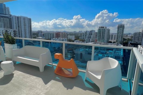 Condo in Miami, Florida, 2 bedrooms  № 2042113 - photo 24