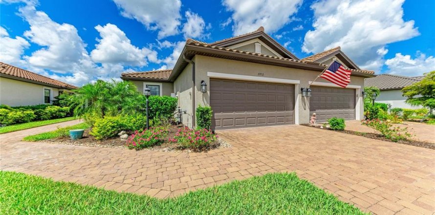 House in Bradenton, Florida 2 bedrooms, 144.74 sq.m. № 2091801