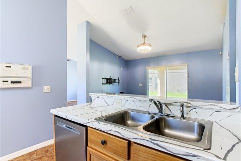 Villa ou maison à louer à Kissimmee, Floride: 3 chambres, 133.69 m2 № 2388548 - photo 10