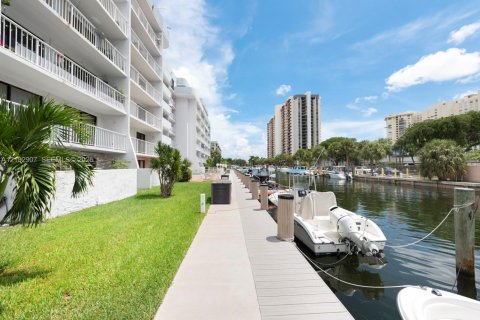 Copropriété à louer à Miami, Floride: 1 chambre, 65.96 m2 № 2409405 - photo 3
