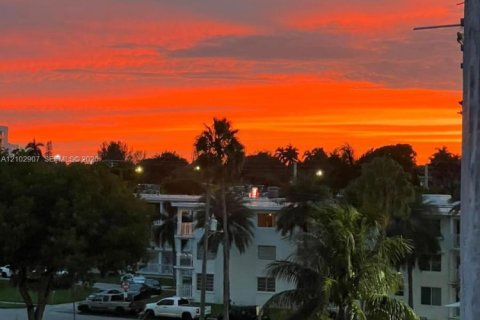 Copropriété à louer à Miami, Floride: 1 chambre, 65.96 m2 № 2409405 - photo 6