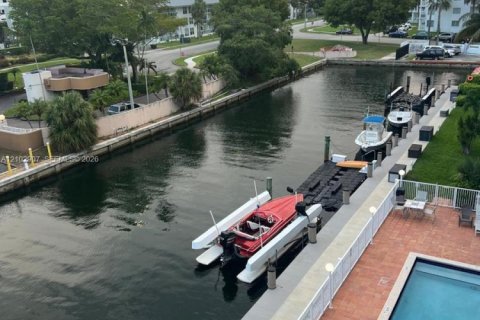 Copropriété à louer à Miami, Floride: 1 chambre, 65.96 m2 № 2409405 - photo 7