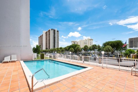 Copropriété à louer à Miami, Floride: 1 chambre, 65.96 m2 № 2409405 - photo 4