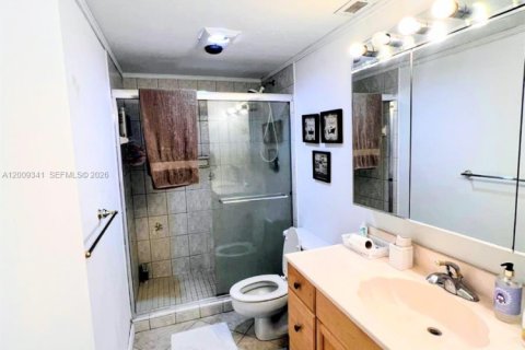 Condo in Sunny Isles Beach, Florida, 2 bedrooms № 2090384 - photo 25