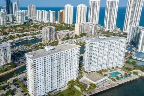 Condo in Sunny Isles Beach, Florida, 2 bedrooms № 2090384