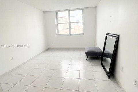 Condo in Sunny Isles Beach, Florida, 2 bedrooms № 2090384 - photo 21
