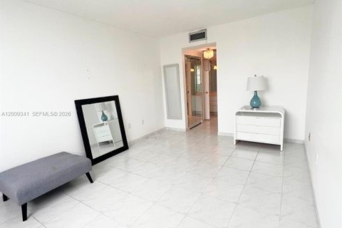 Condo in Sunny Isles Beach, Florida, 2 bedrooms № 2090384 - photo 8