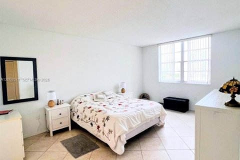 Condo in Sunny Isles Beach, Florida, 2 bedrooms № 2090384 - photo 14