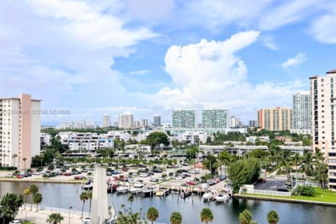 Condo in Sunny Isles Beach, Florida, 2 bedrooms № 2090384 - photo 10