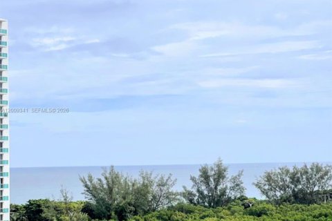 Condo in Sunny Isles Beach, Florida, 2 bedrooms № 2090384 - photo 27