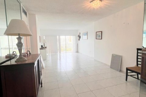 Condo in Sunny Isles Beach, Florida, 2 bedrooms № 2090384 - photo 7