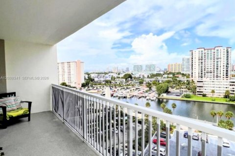 Condo in Sunny Isles Beach, Florida, 2 bedrooms № 2090384 - photo 12