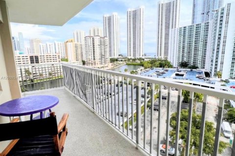 Condo in Sunny Isles Beach, Florida, 2 bedrooms № 2090384 - photo 9