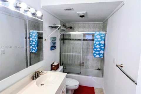 Condo in Sunny Isles Beach, Florida, 2 bedrooms № 2090384 - photo 18