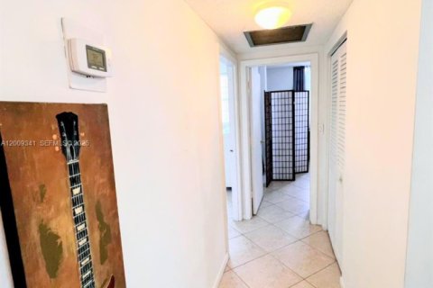 Condo in Sunny Isles Beach, Florida, 2 bedrooms № 2090384 - photo 22