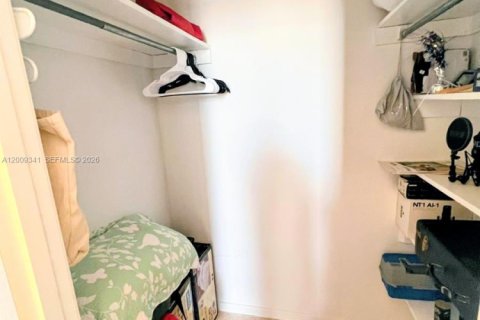 Condo in Sunny Isles Beach, Florida, 2 bedrooms № 2090384 - photo 17