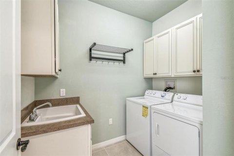Villa ou maison à vendre à Kissimmee, Floride: 2 chambres, 164.53 m2 № 2219631 - photo 27