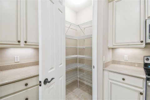 Villa ou maison à vendre à Kissimmee, Floride: 2 chambres, 164.53 m2 № 2219631 - photo 10