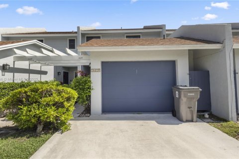 Townhouse in West Palm Beach, Florida 3 bedrooms, 139.54 sq.m. № 1855032 - photo 1