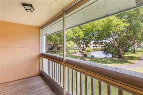 Townhouse in West Palm Beach, Florida 3 bedrooms, 139.54 sq.m. № 1855032 - photo 14