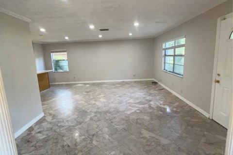 House in Sanford, Florida 3 bedrooms, 129.13 sq.m. № 2388674 - photo 8