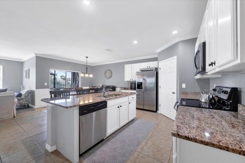 House in Venice, Florida 4 bedrooms, 168.34 sq.m. № 1545732 - photo 6