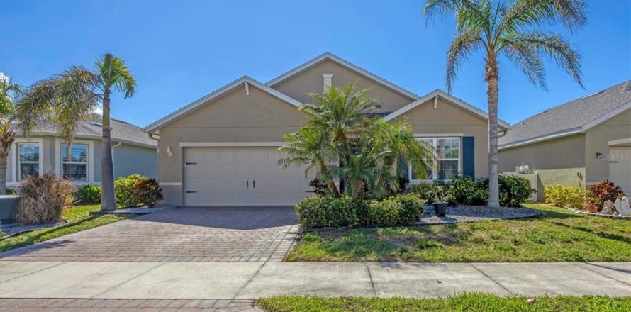 House in Venice, Florida 4 bedrooms, 168.34 sq.m. № 1545732